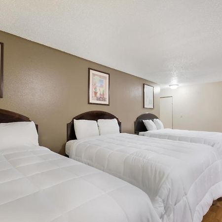 Americas Best Value Inn Woodward At 8Th St Bagian luar foto