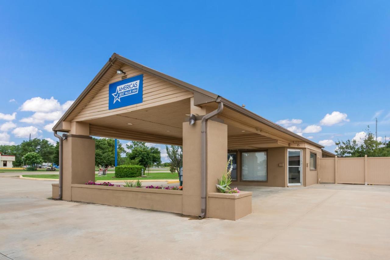 Americas Best Value Inn Woodward At 8Th St Bagian luar foto