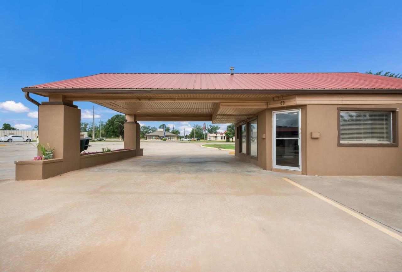 Americas Best Value Inn Woodward At 8Th St Bagian luar foto