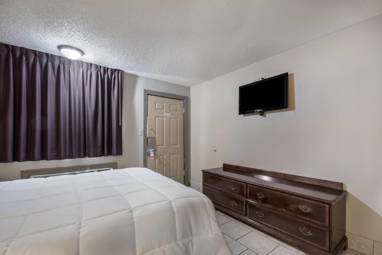 Americas Best Value Inn Woodward At 8Th St Bagian luar foto