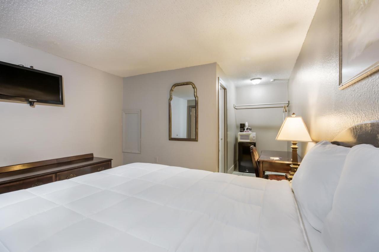 Americas Best Value Inn Woodward At 8Th St Bagian luar foto