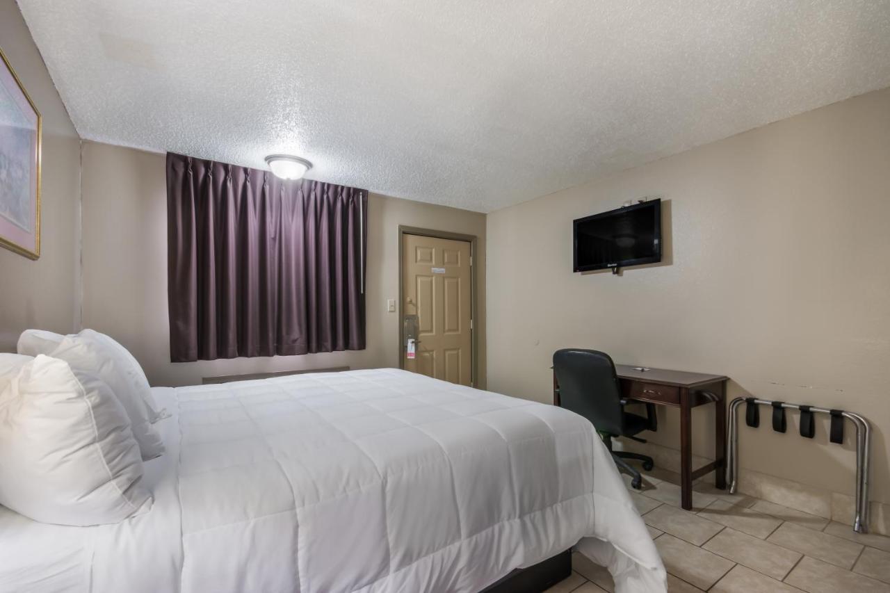 Americas Best Value Inn Woodward At 8Th St Bagian luar foto