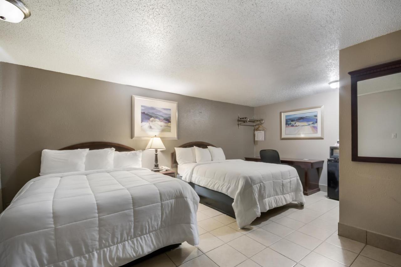 Americas Best Value Inn Woodward At 8Th St Bagian luar foto