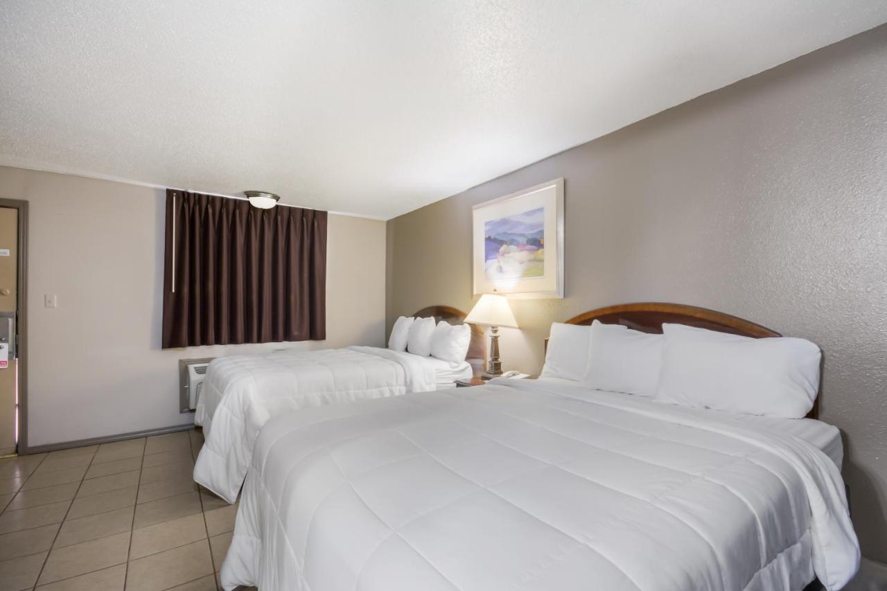 Americas Best Value Inn Woodward At 8Th St Bagian luar foto
