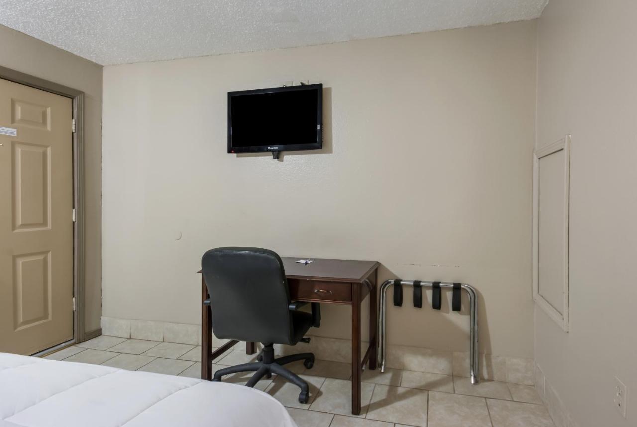 Americas Best Value Inn Woodward At 8Th St Bagian luar foto