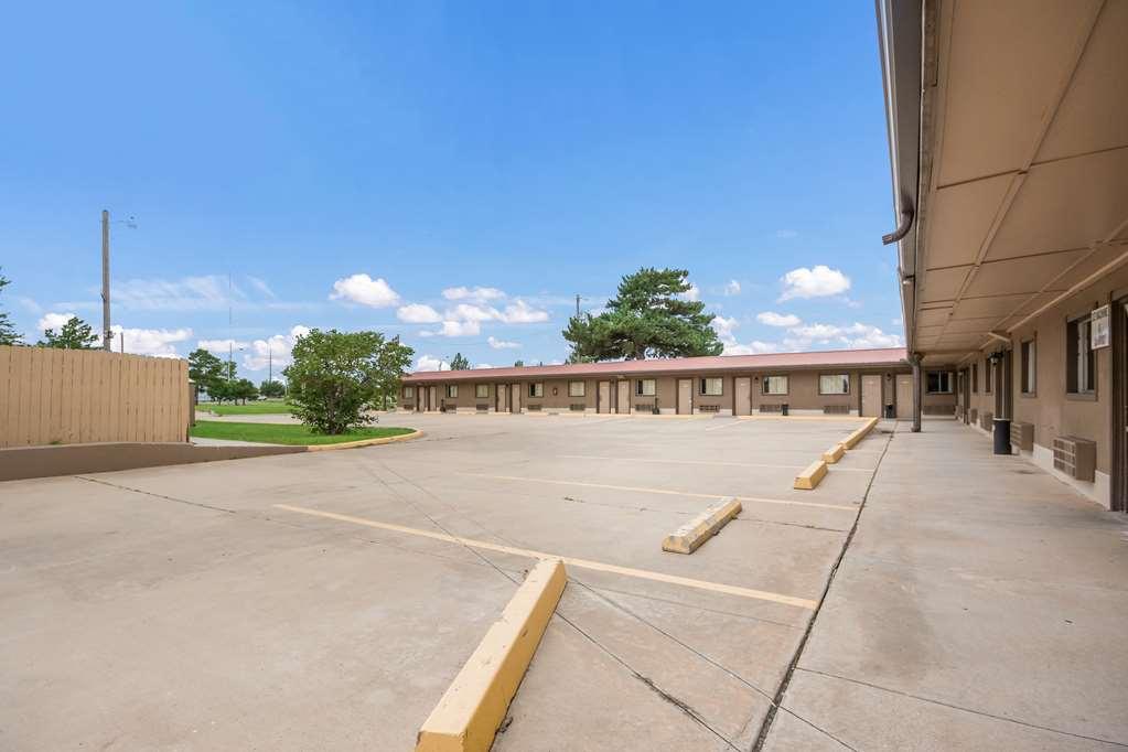Americas Best Value Inn Woodward At 8Th St Bagian luar foto