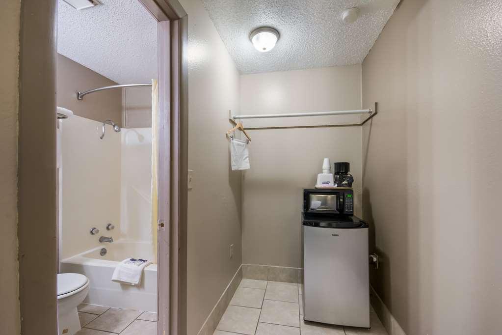 Americas Best Value Inn Woodward At 8Th St Ruang foto
