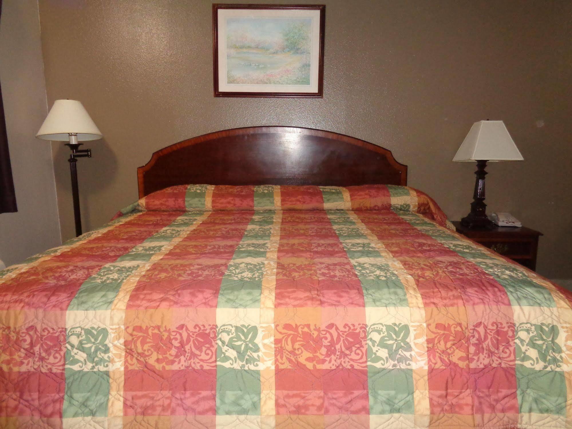 Americas Best Value Inn Woodward At 8Th St Bagian luar foto
