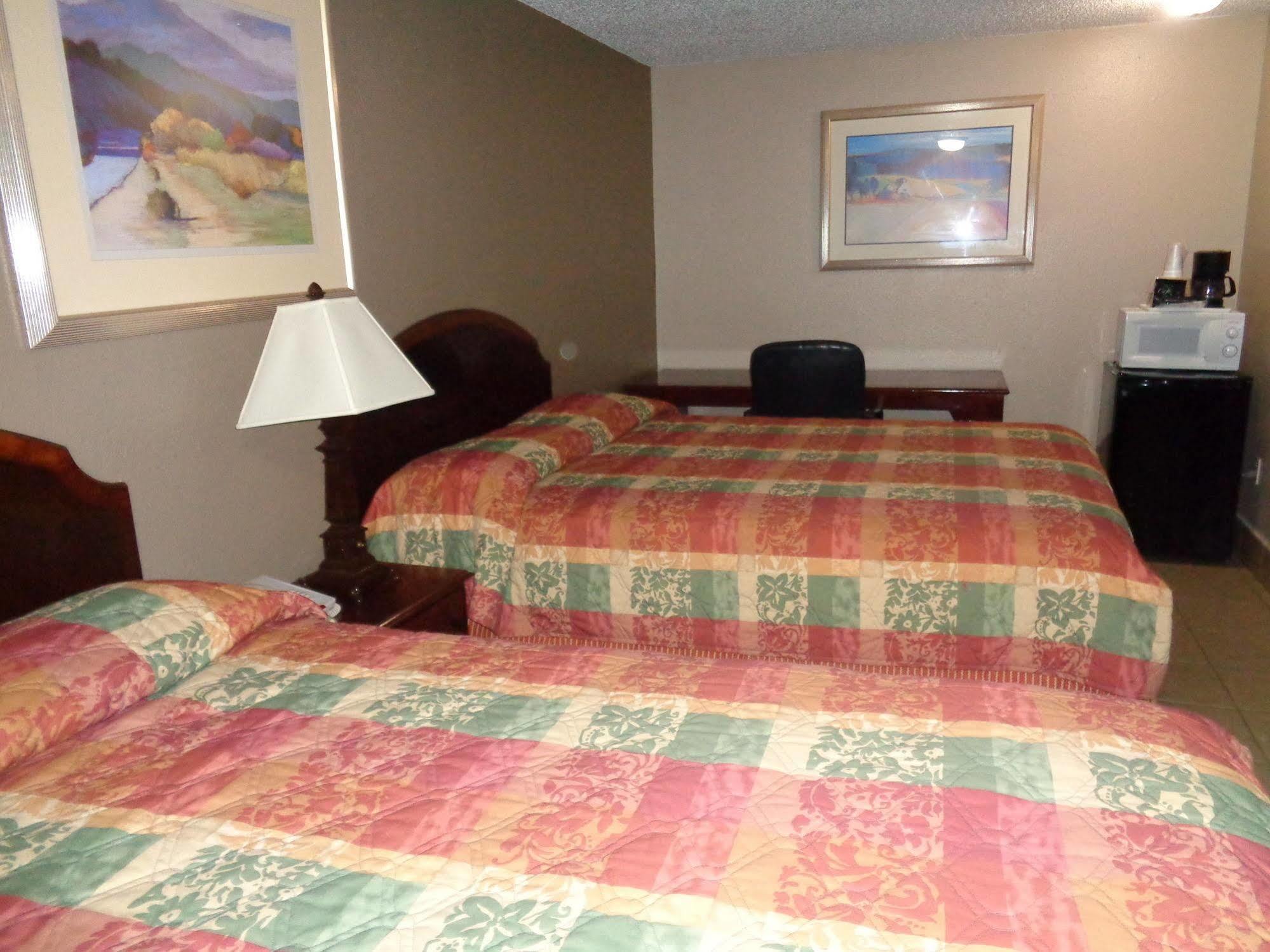 Americas Best Value Inn Woodward At 8Th St Bagian luar foto