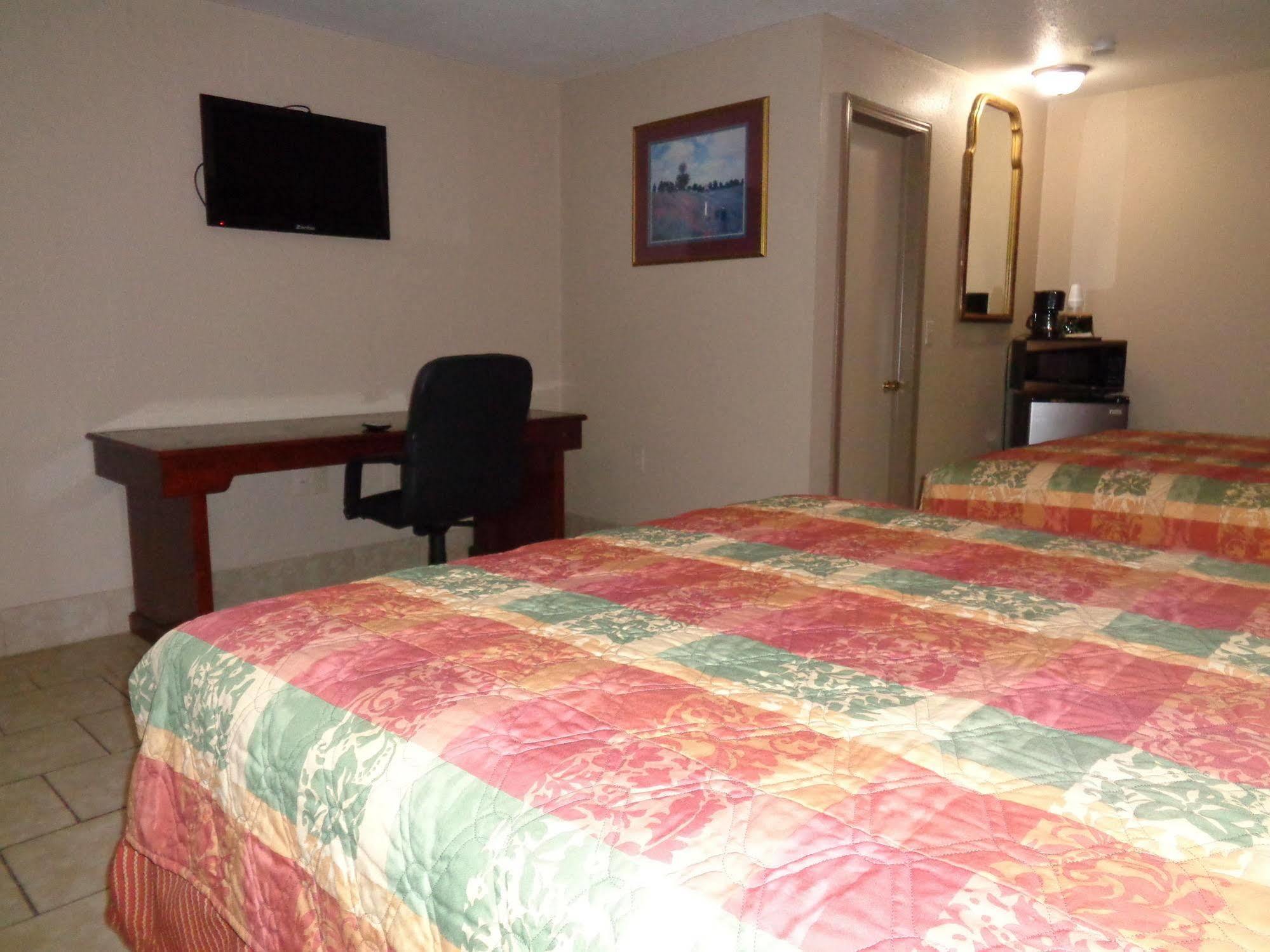Americas Best Value Inn Woodward At 8Th St Bagian luar foto