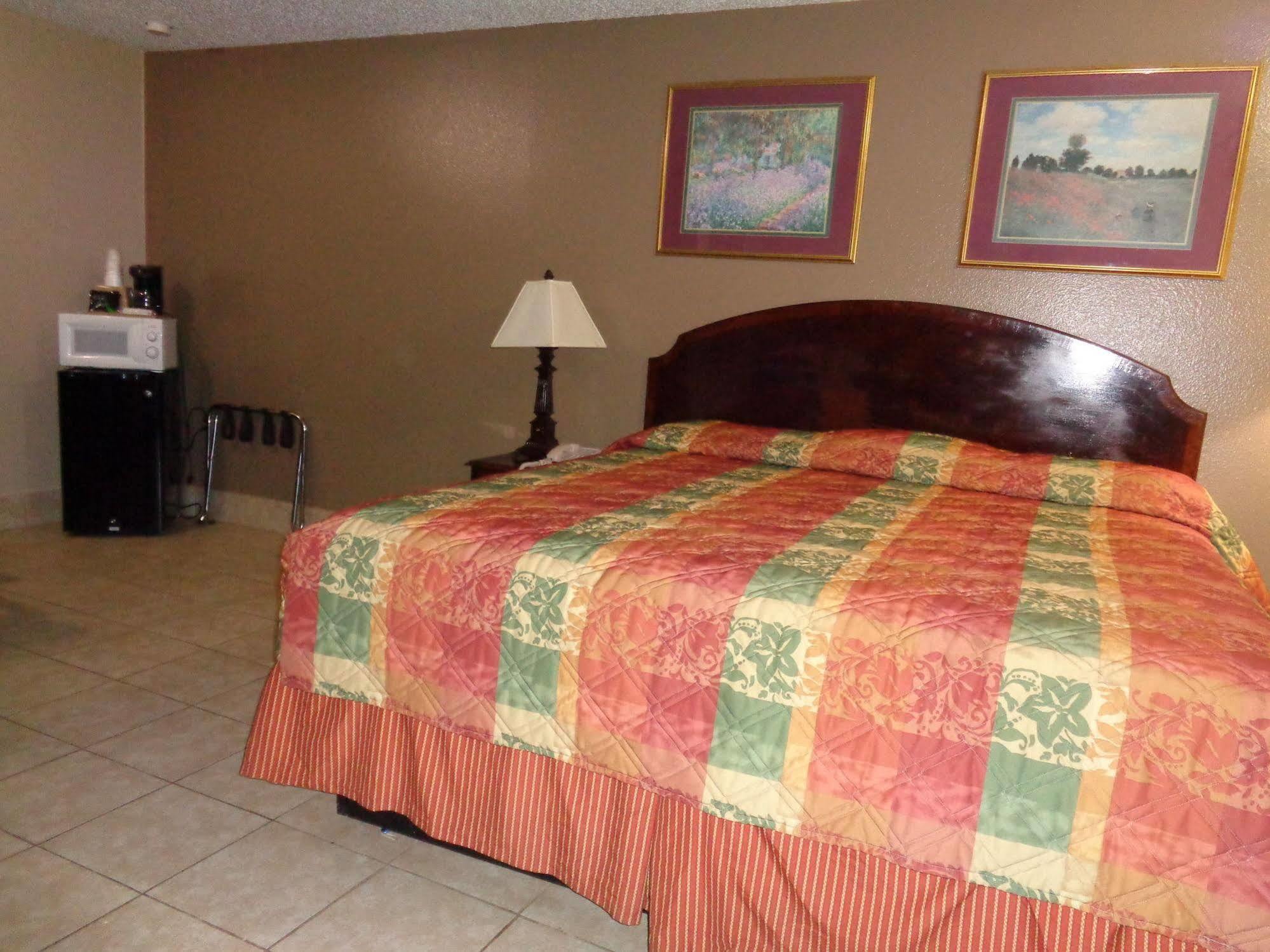 Americas Best Value Inn Woodward At 8Th St Bagian luar foto